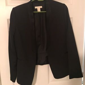 Tuxedo-style blazer with Sateen detailing